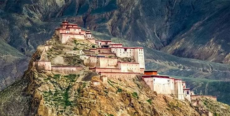 Gyantse Dzong – The Fortress Above