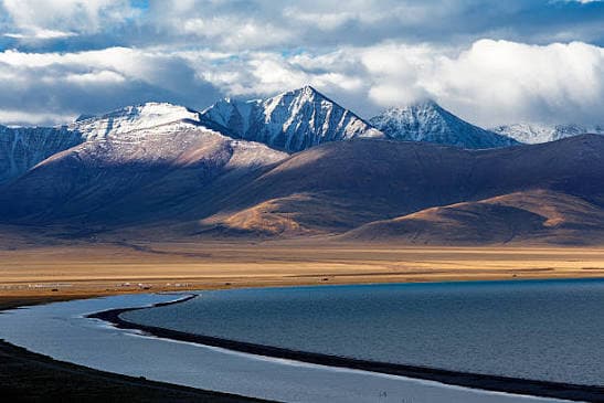 Damxung – Tibet’s High-Altitude Silence Where Lakes Mirror the Sky