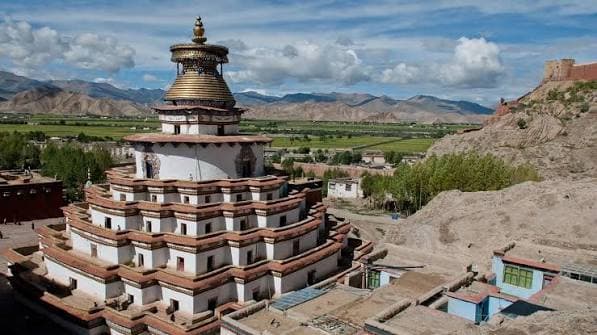 Gyantse Kumbum – A Monument of Many Worlds